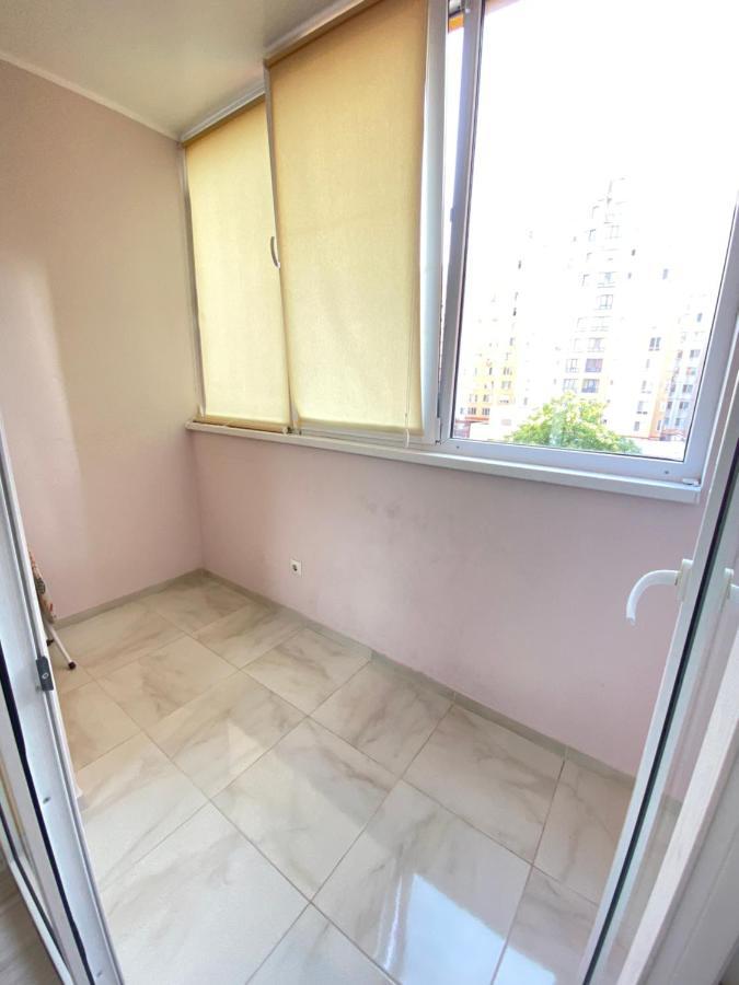 Cozy Two Bedroom Large Apartment 基希讷乌 外观 照片