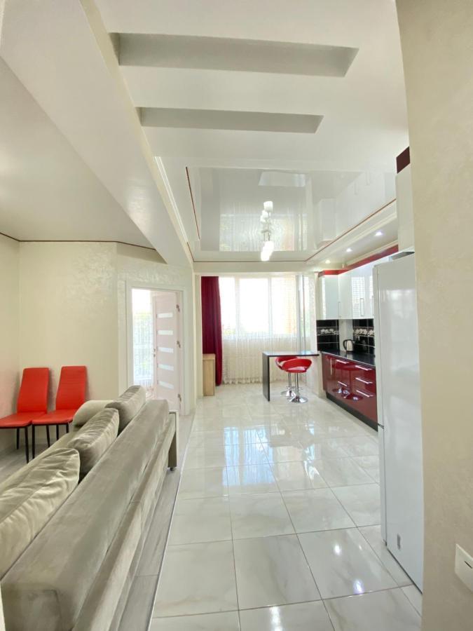 Cozy Two Bedroom Large Apartment 基希讷乌 外观 照片