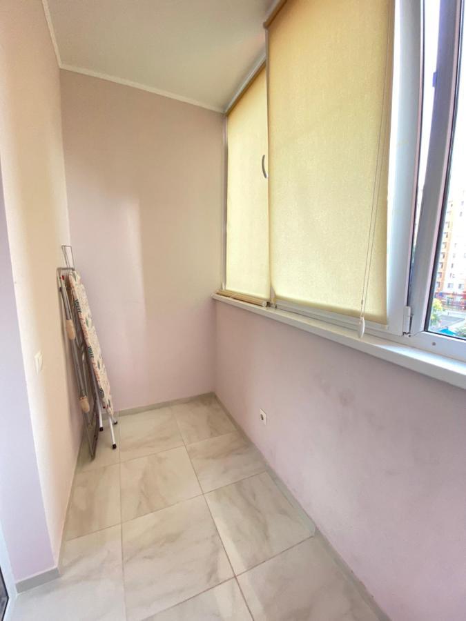 Cozy Two Bedroom Large Apartment 基希讷乌 外观 照片