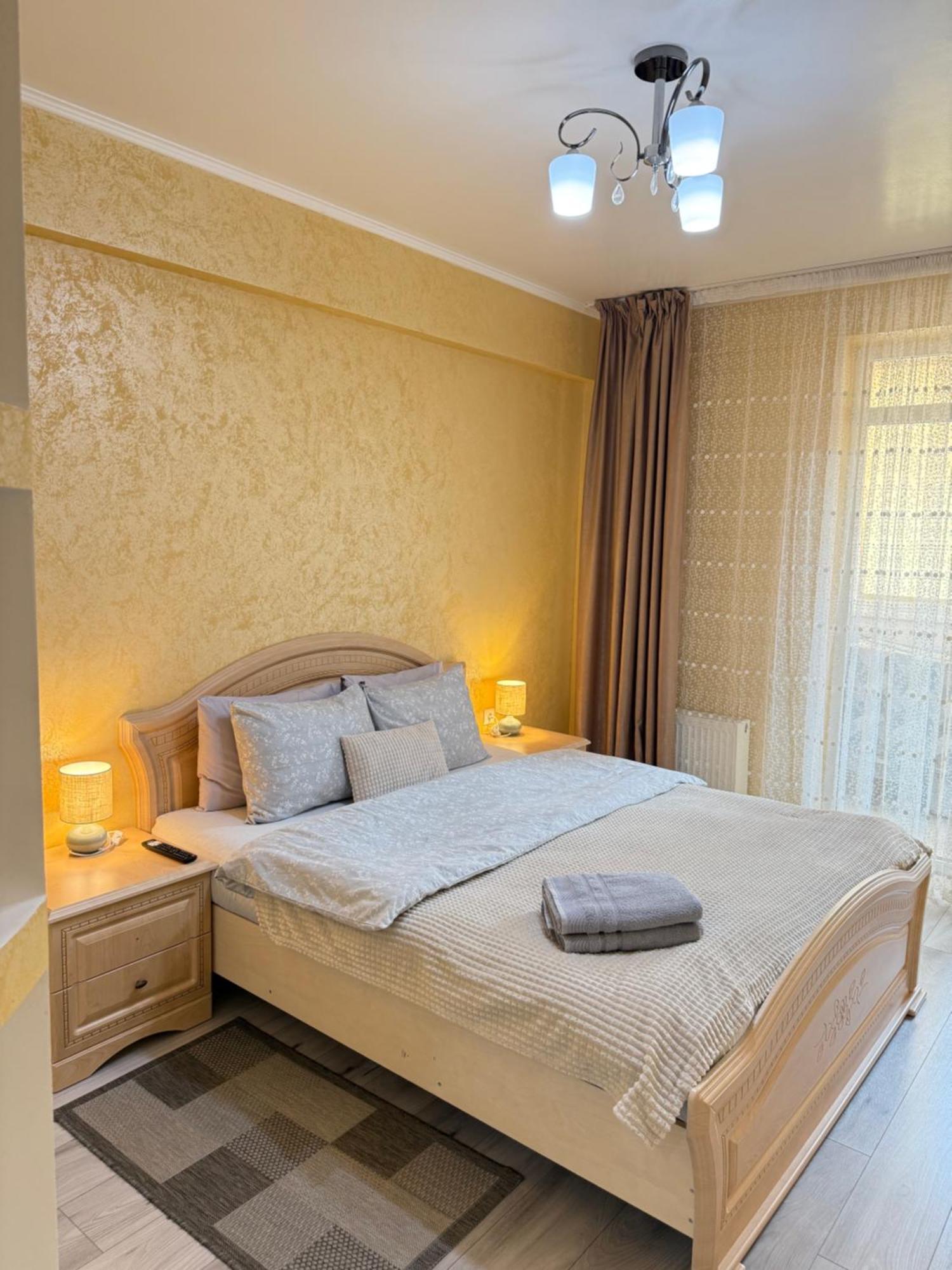 Cozy Two Bedroom Large Apartment 基希讷乌 外观 照片