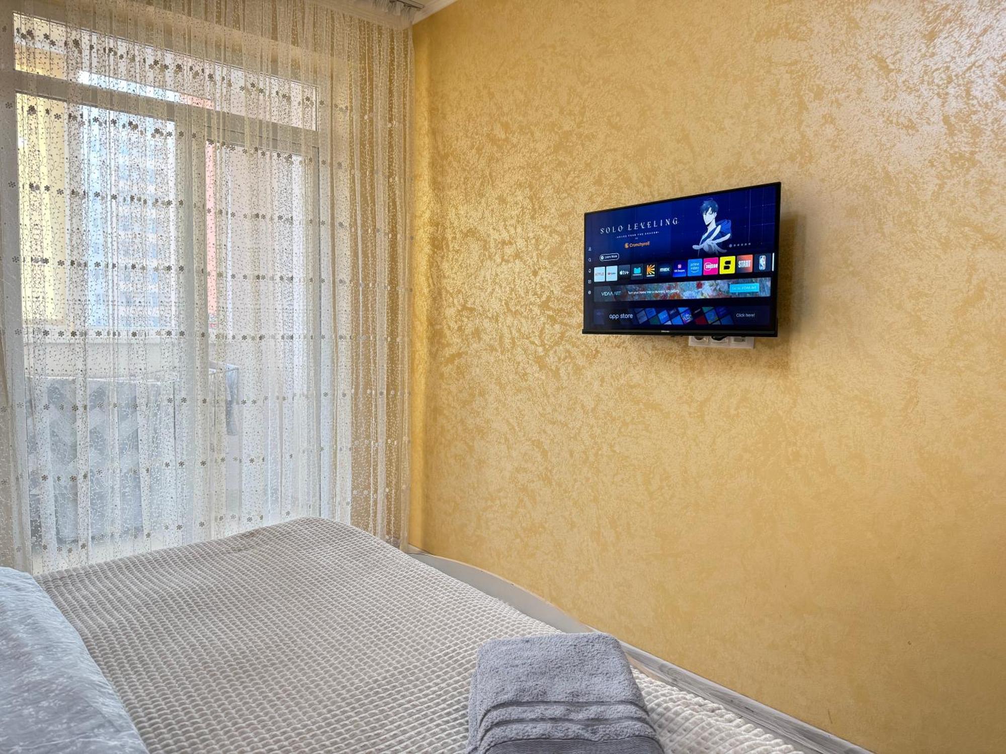 Cozy Two Bedroom Large Apartment 基希讷乌 外观 照片