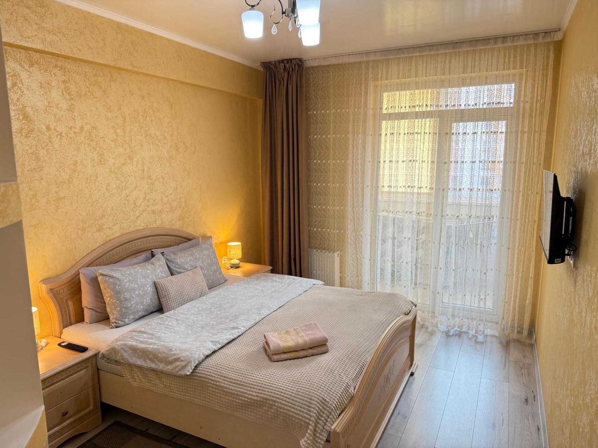 Cozy Two Bedroom Large Apartment 基希讷乌 外观 照片