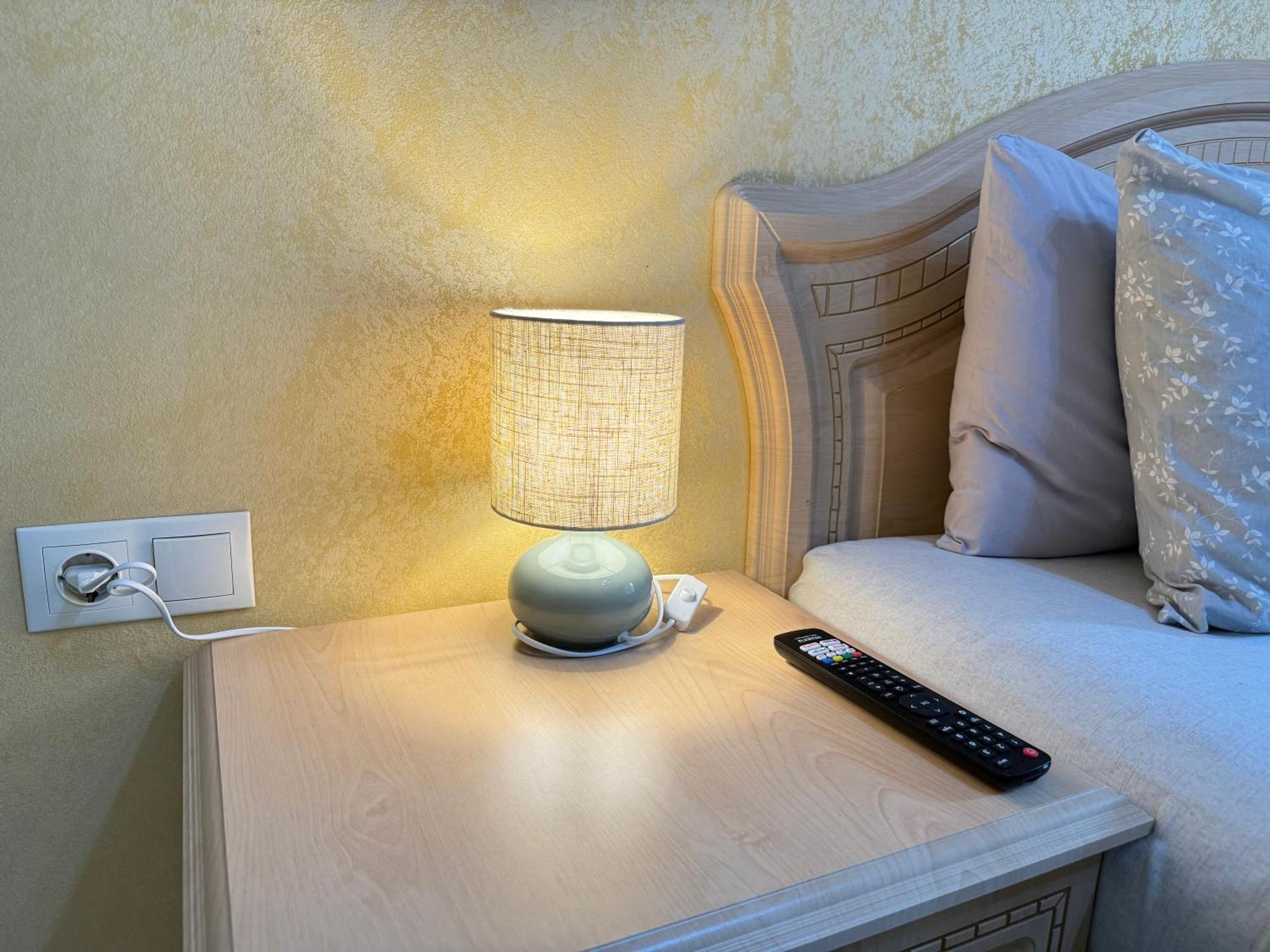 Cozy Two Bedroom Large Apartment 基希讷乌 外观 照片