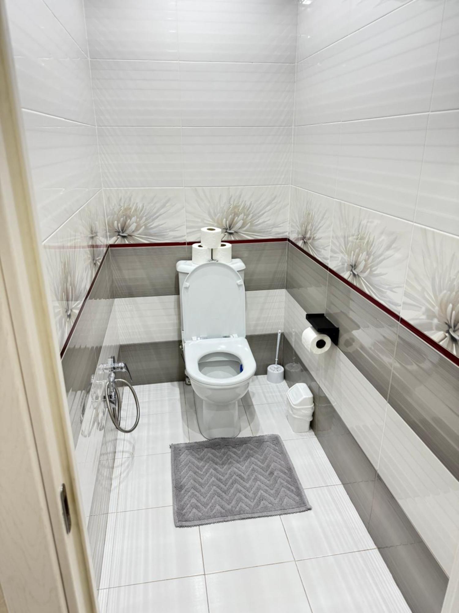 Cozy Two Bedroom Large Apartment 基希讷乌 外观 照片