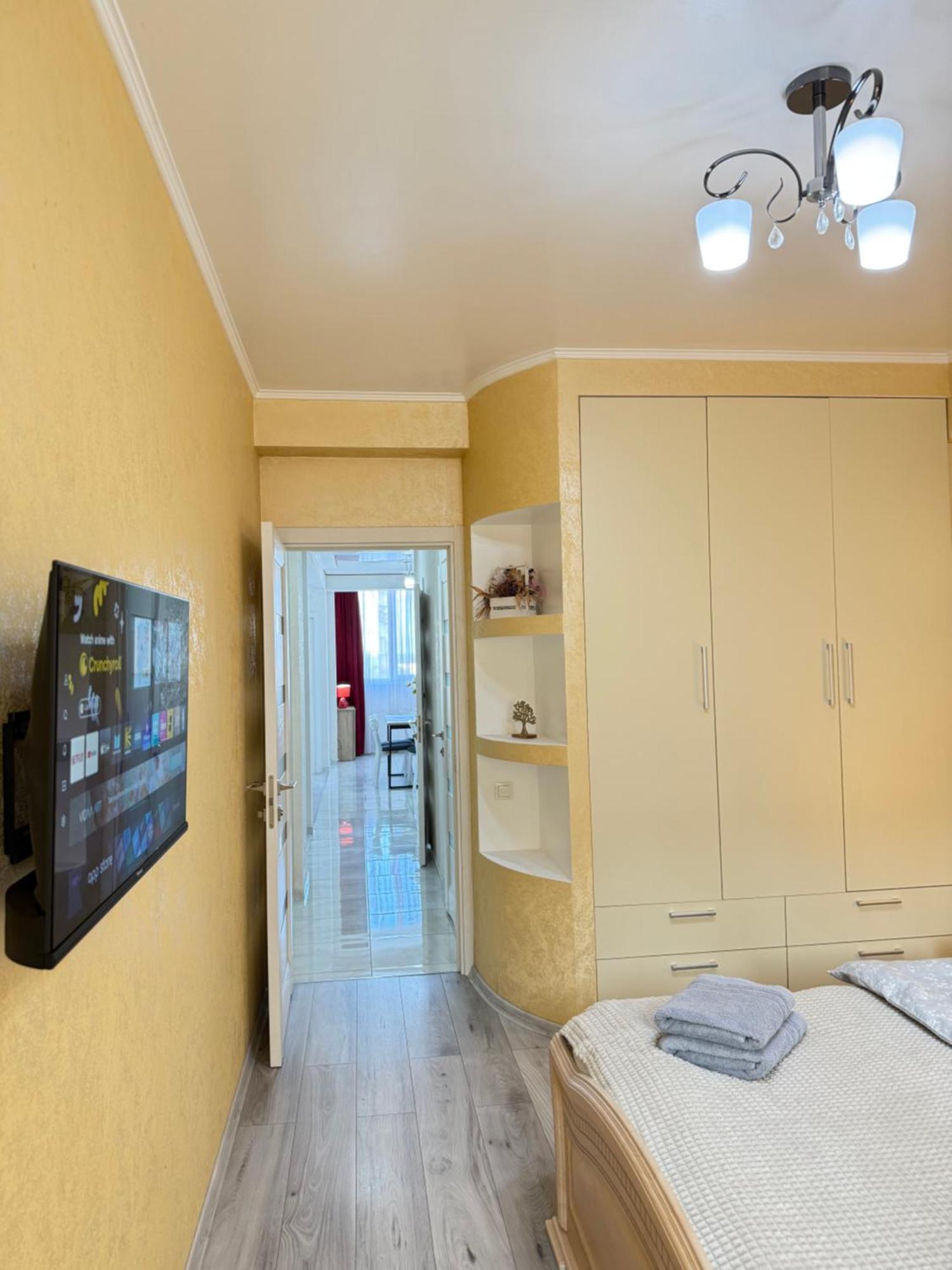 Cozy Two Bedroom Large Apartment 基希讷乌 外观 照片