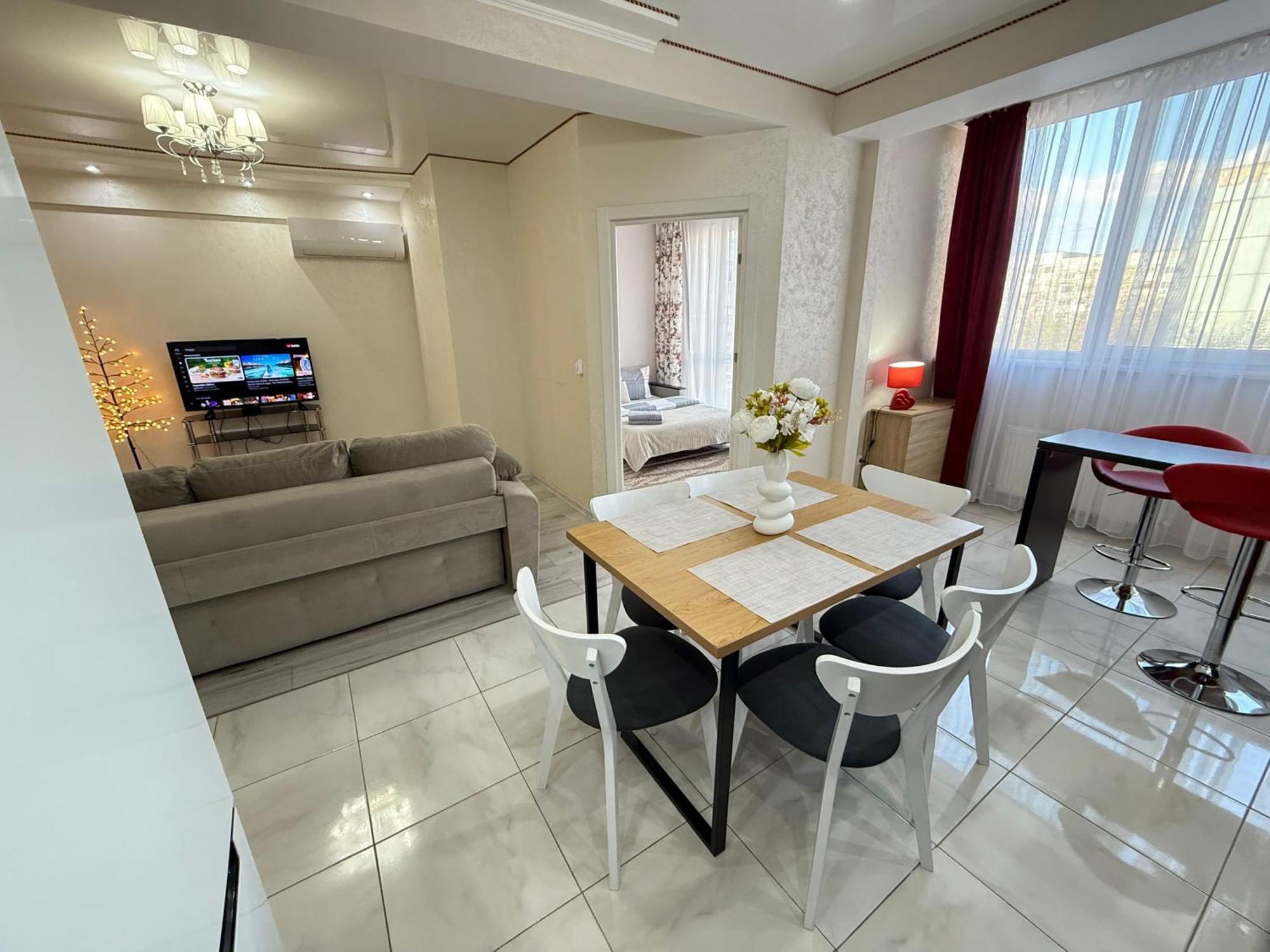 Cozy Two Bedroom Large Apartment 基希讷乌 外观 照片
