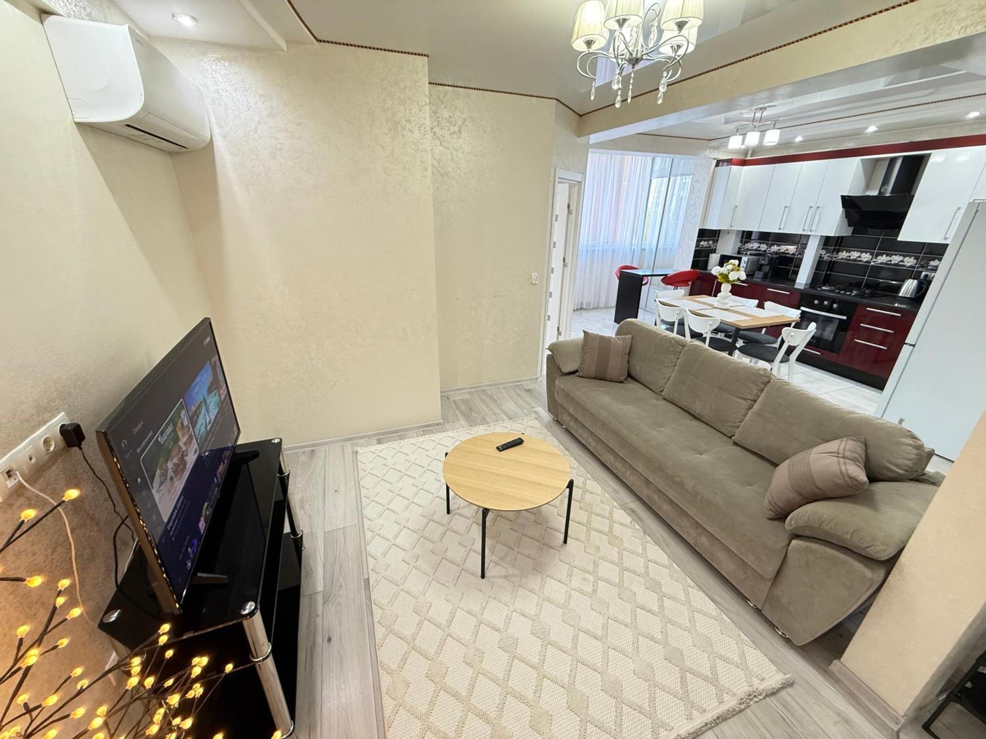 Cozy Two Bedroom Large Apartment 基希讷乌 外观 照片