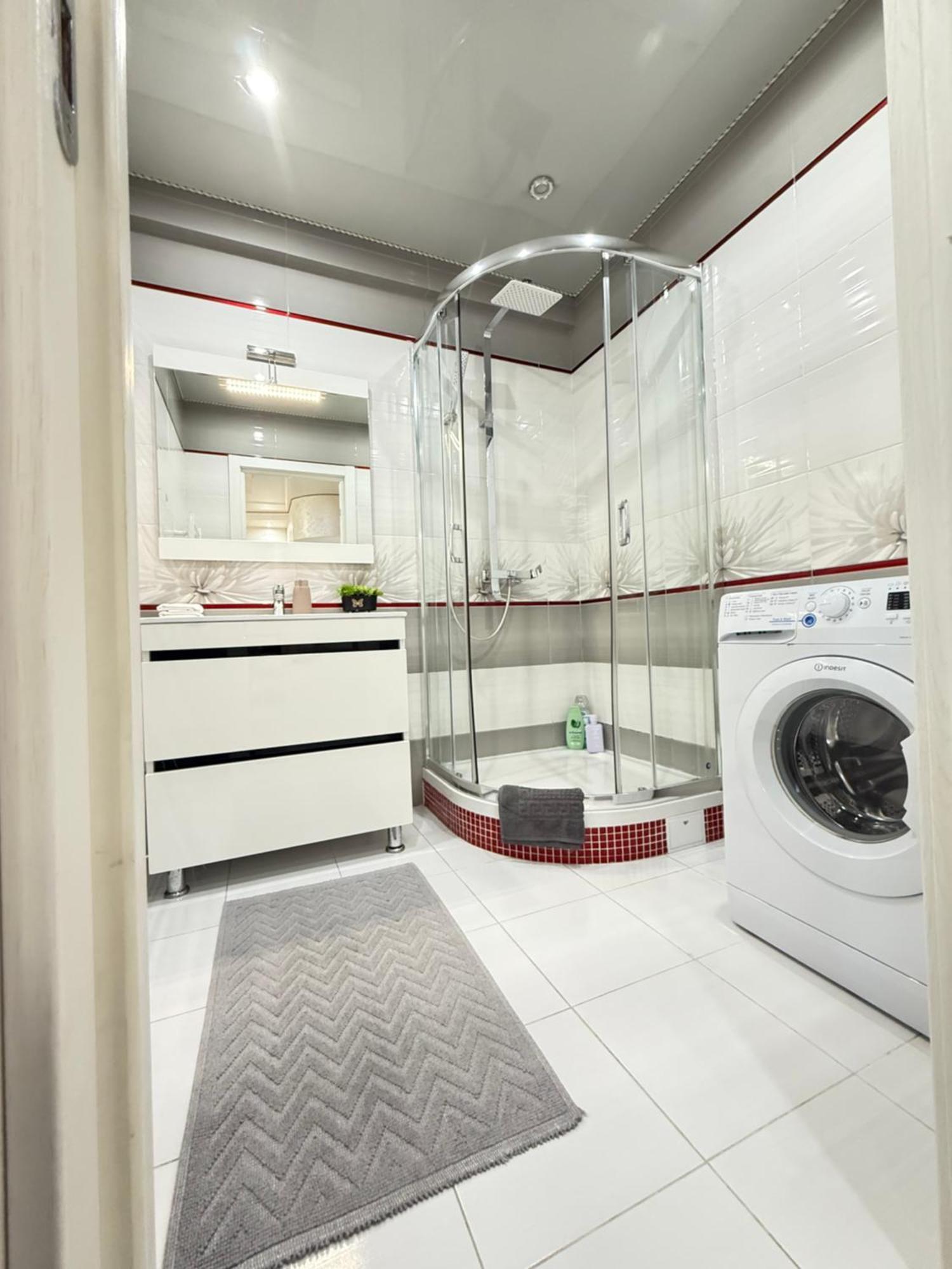 Cozy Two Bedroom Large Apartment 基希讷乌 外观 照片