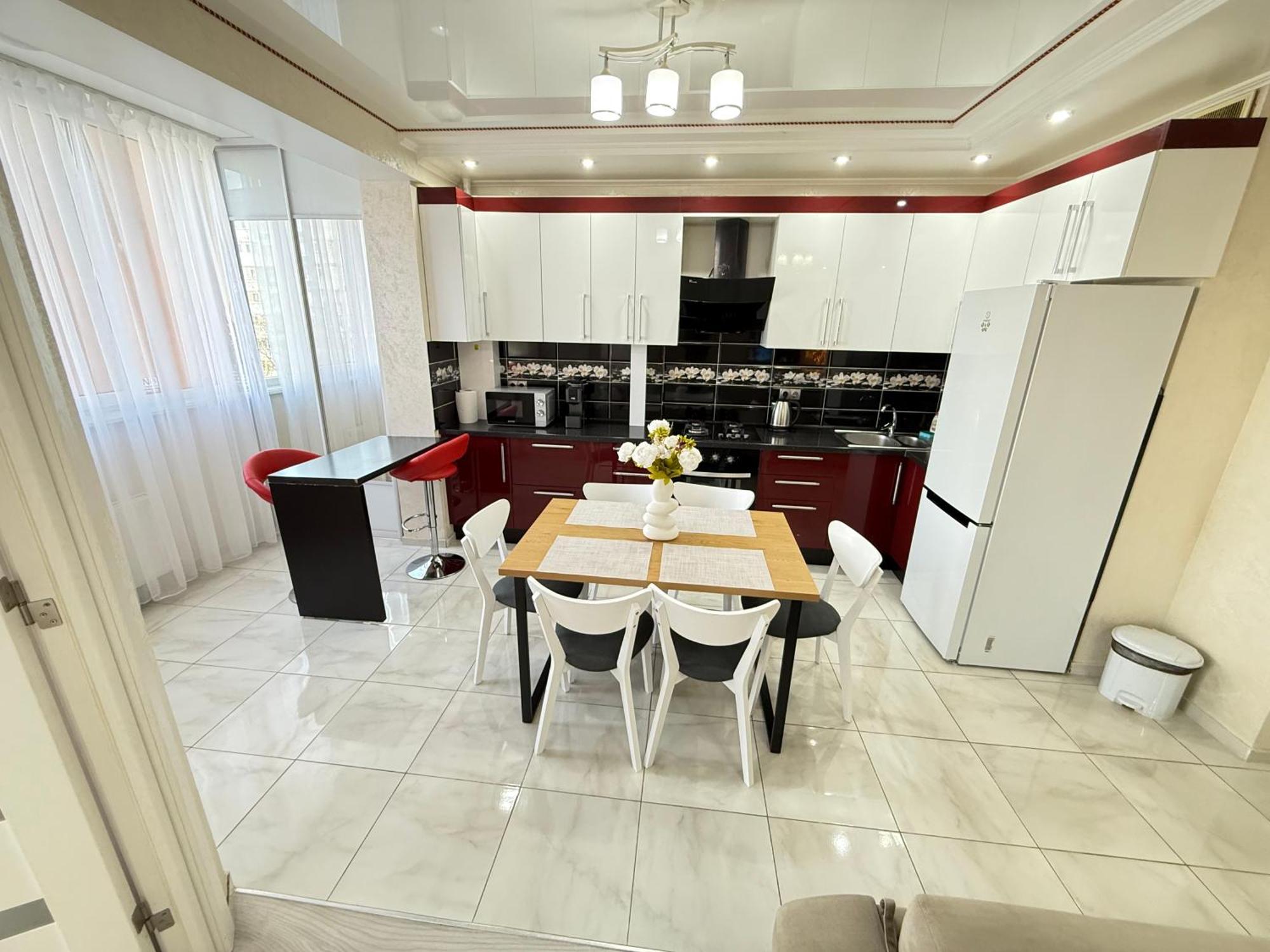 Cozy Two Bedroom Large Apartment 基希讷乌 外观 照片