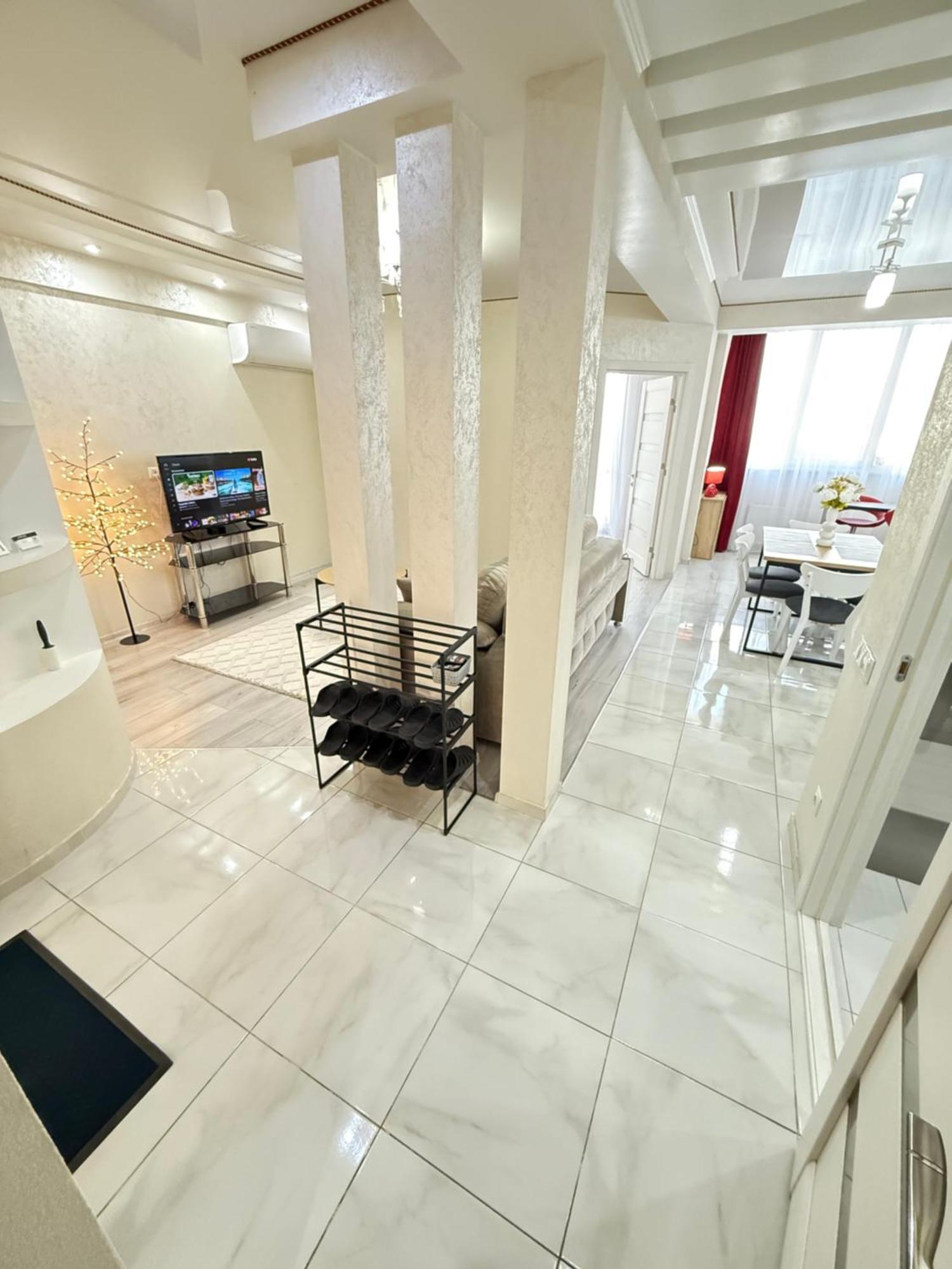 Cozy Two Bedroom Large Apartment 基希讷乌 外观 照片