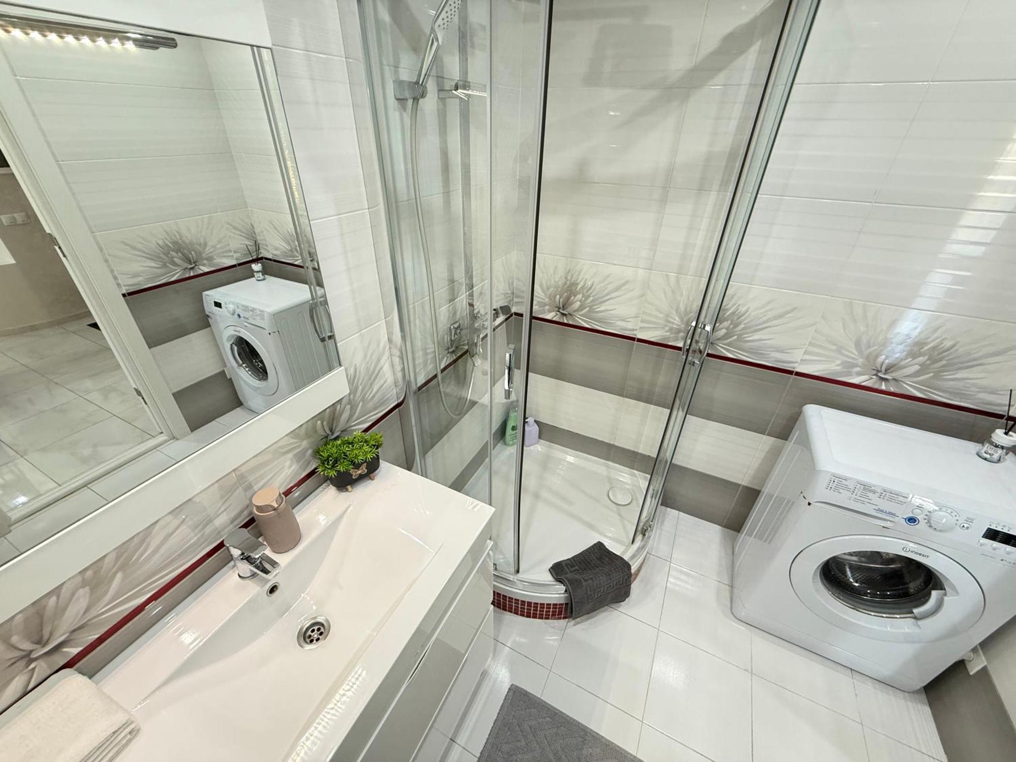 Cozy Two Bedroom Large Apartment 基希讷乌 外观 照片