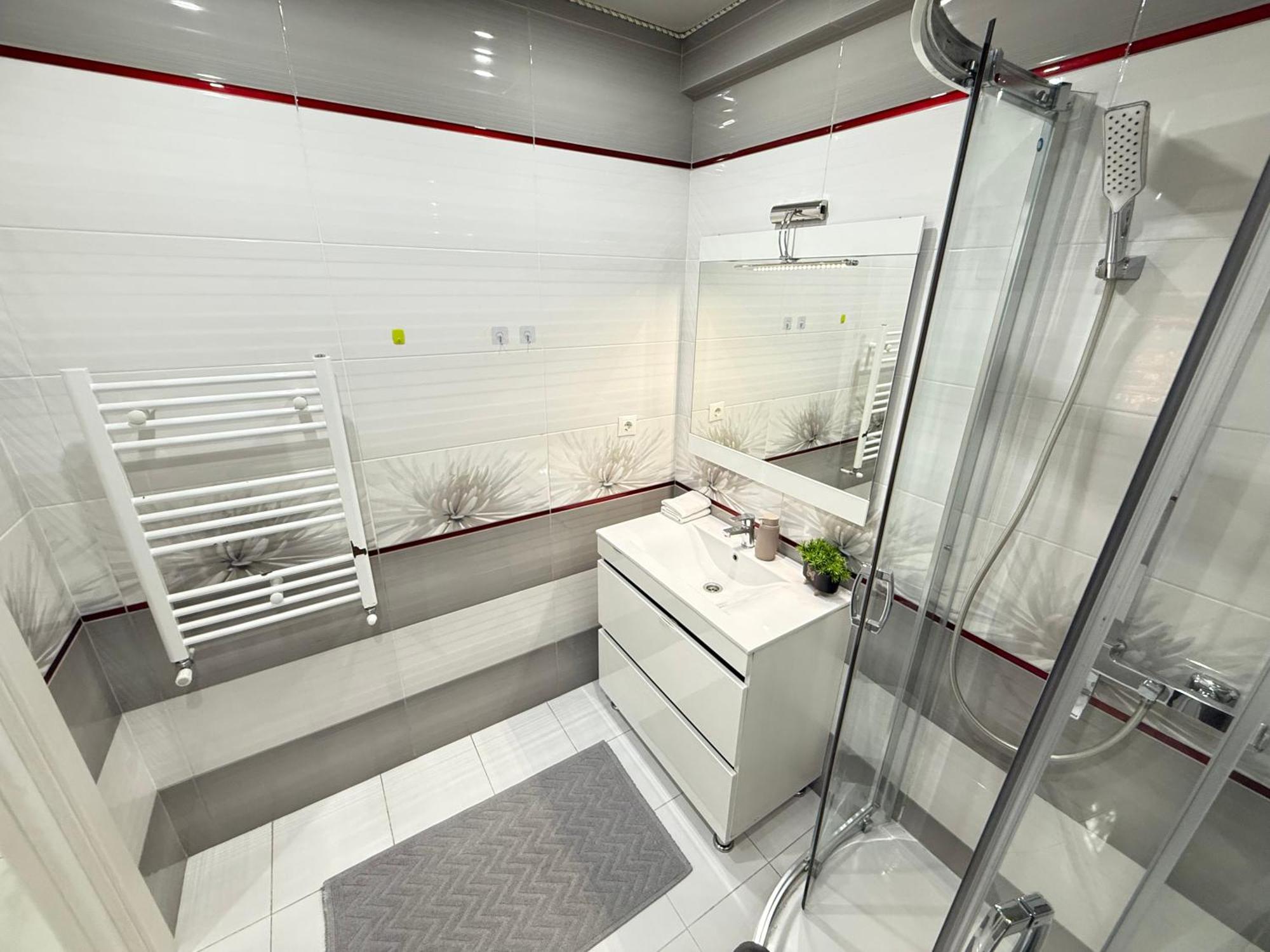 Cozy Two Bedroom Large Apartment 基希讷乌 外观 照片
