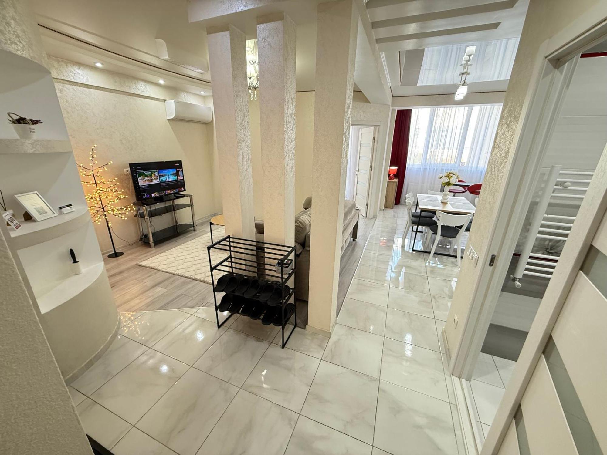 Cozy Two Bedroom Large Apartment 基希讷乌 外观 照片